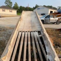 A vibrating grizzly feeder.