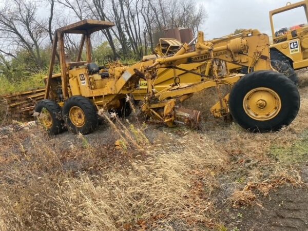 A CAT 12F motorgrader.