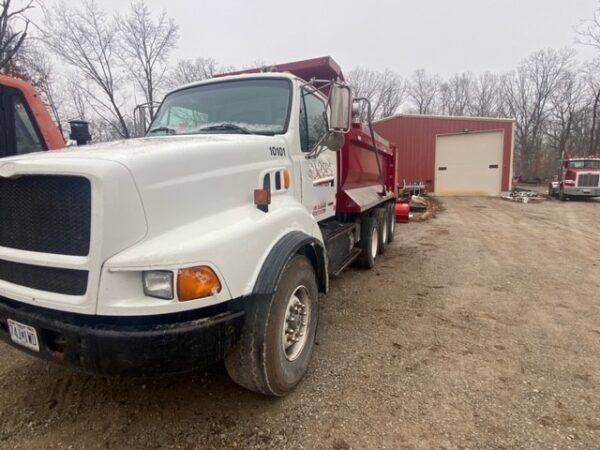 (1999) STERLING LT9513 DUMP TRUCK WITH 484,000 MILES - Image 2