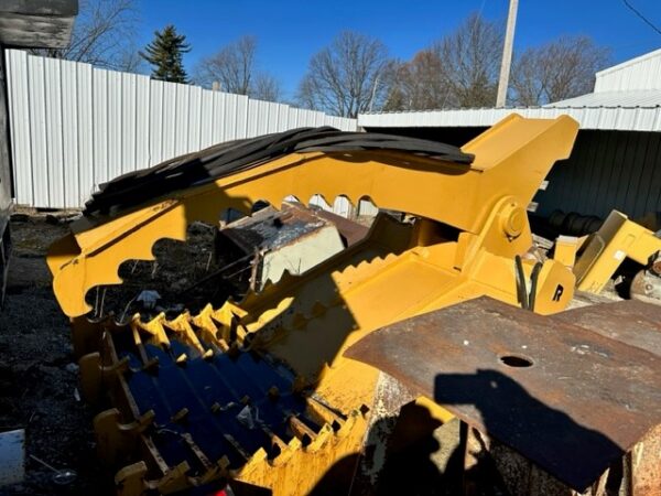 ROCKLAND 988A GRAPPLE ATTACHMENT FOR 988 LOADER (LESS THAN 40 HRS) - Image 2