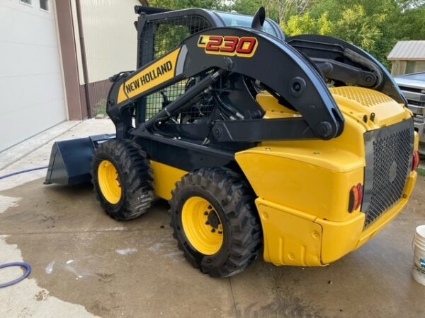 (2011) NEW HOLLAND L230 SKID LOADER W/ 2,595 HOURS - Image 2