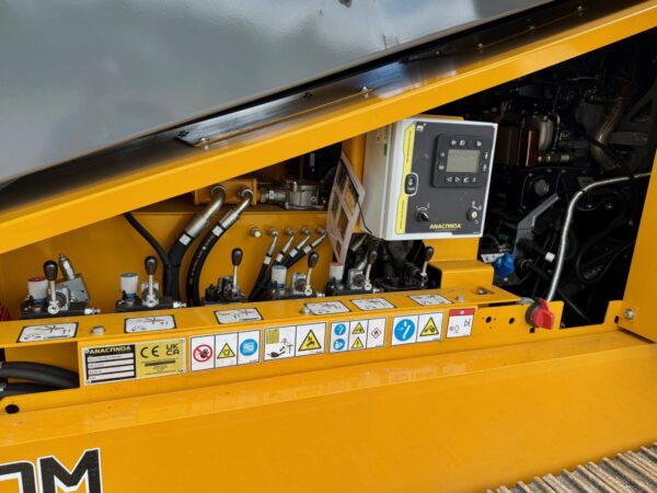 (NEW) ANACONDA SR514 3-DECK SCREEN W/ HYD TIP GRIZZLY & RADIO REMOTE - Image 4