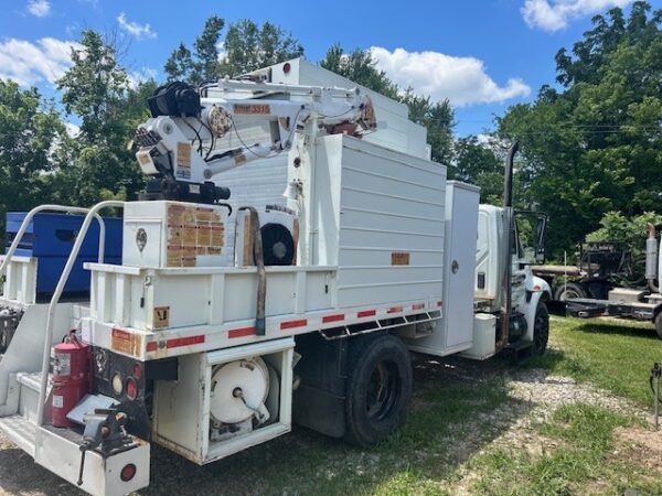 (2007) INTERNATIONAL MODEL 4300SBA 4X2 MEDIUM DUTY SERVICE TRUCK W/ 62,800 MILES - Image 2