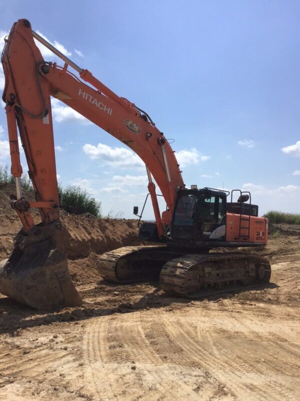 (2016) HITACHI 470LC EXCAVATOR W/ 6624 HRS, 36" PADS, & 72" BUCKET W/ QUICK COUPLER