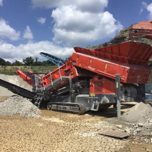 (2023) FINLAY 883T SCALPING SCREEN W/ APRON FEEDER AND ONLY 218 HRS