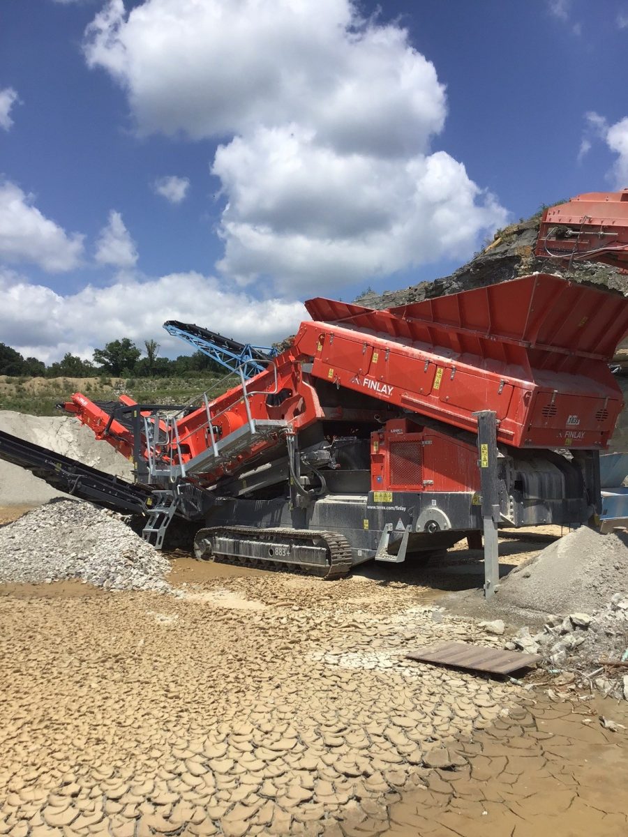 (2023) FINLAY 883T SCALPING SCREEN W/ APRON FEEDER AND ONLY 218 HRS