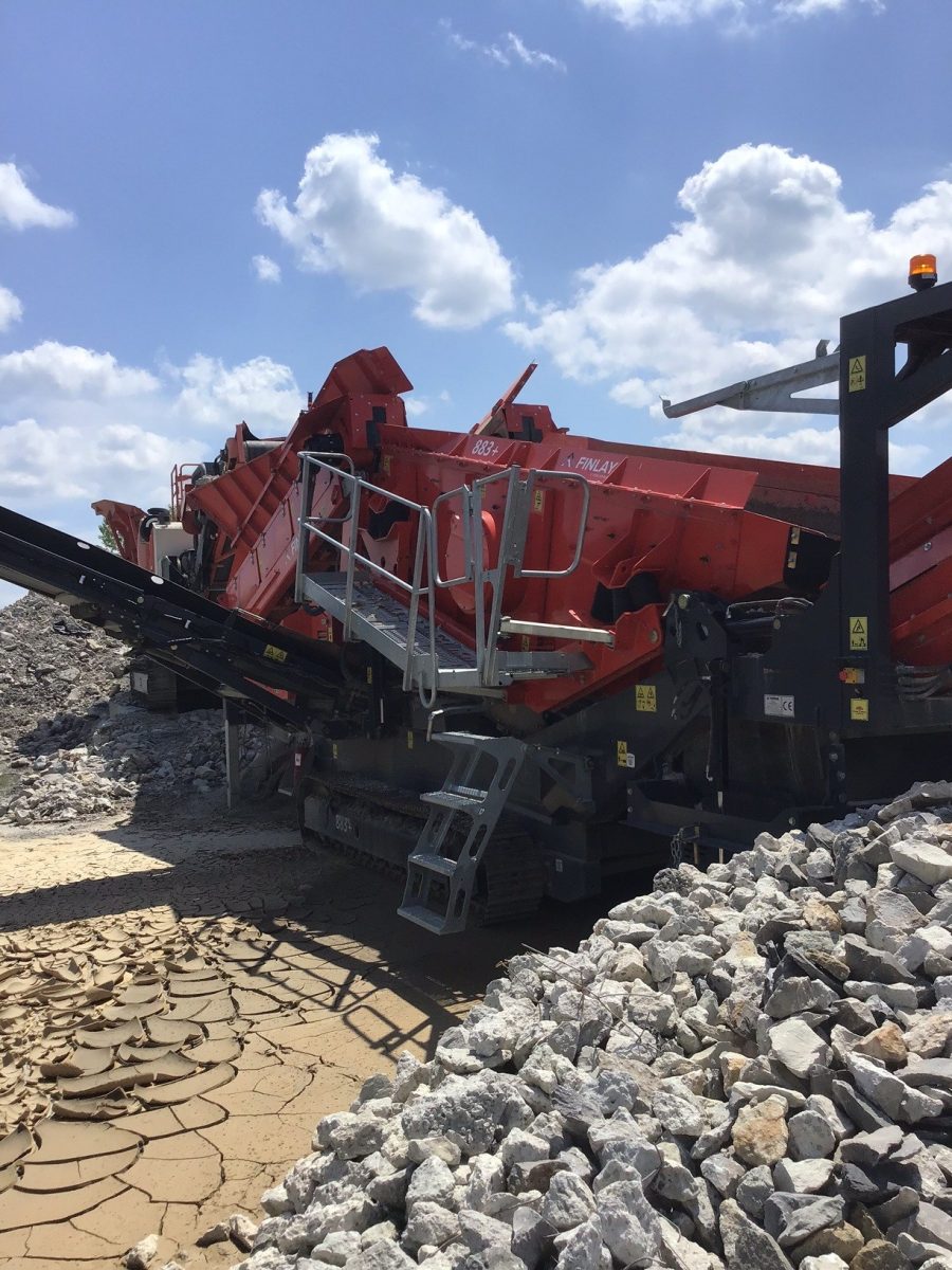 (2023) FINLAY 883T SCALPING SCREEN W/ APRON FEEDER AND ONLY 218 HRS - Image 3