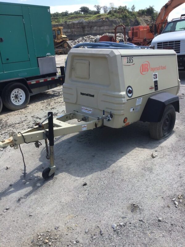 (2006) INGERSOL-RAND P185 PORTABLE/TOWABLE AIR COMPRESSOR W/ 82 HOURS