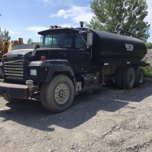 (1993) MACK 4000 GALLON WATER TRUCK WITH 319,000 MILES
