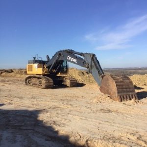 (2011) JOHN DEERE 470GLC WITH APPROX 8970 HRS ON PRE-DEF ISUZU ENGINE