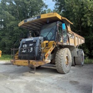 (2010) CAT 773F HAUL TRUCK WITH 35,524 HRS. GOOD TIRES, RUNS GOOD.