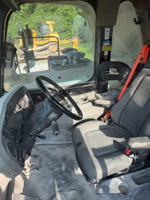 (2010) CAT 773F HAUL TRUCK WITH 35,524 HRS. GOOD TIRES, RUNS GOOD. - Image 3